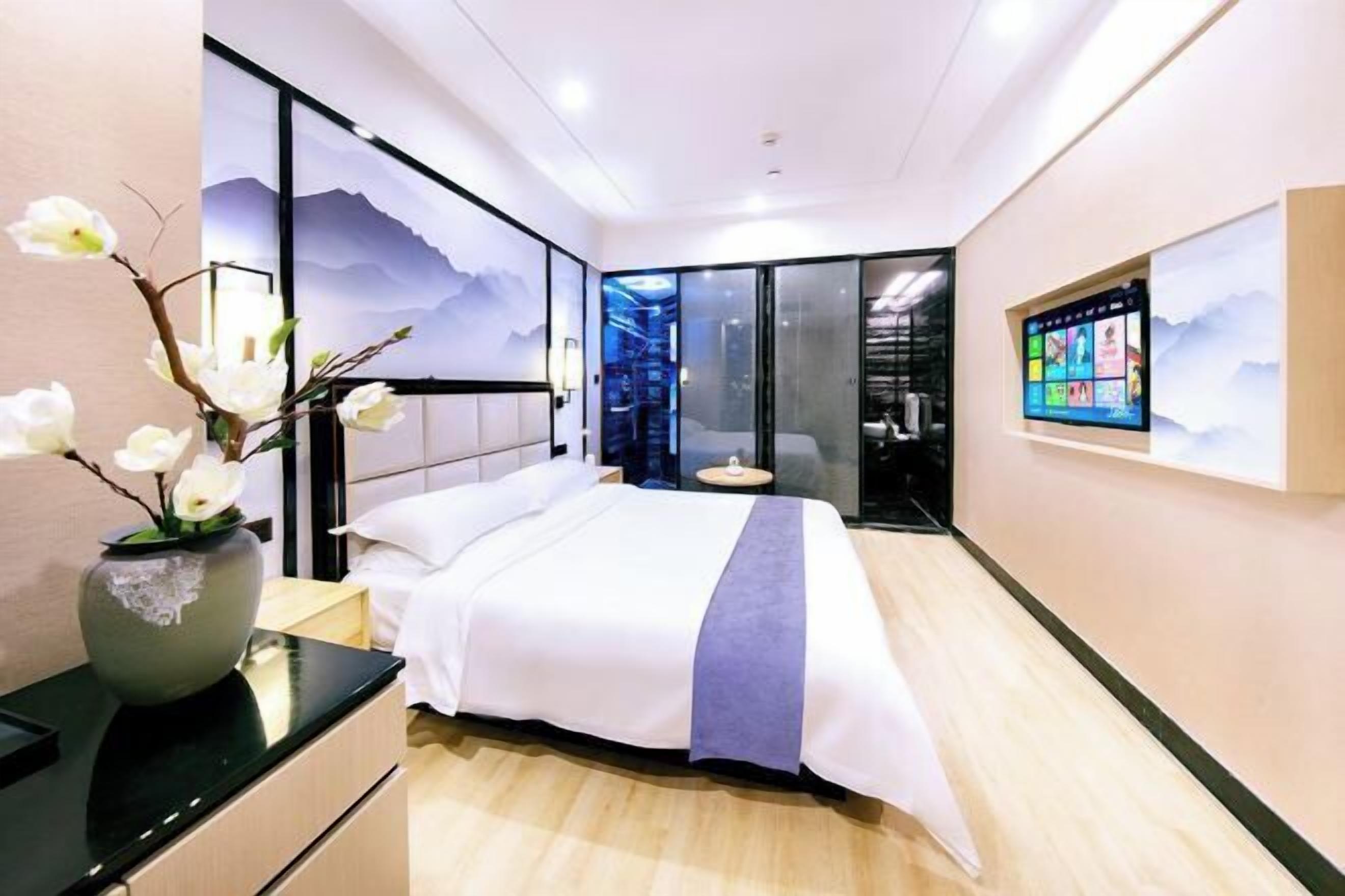 โต๊ะทำงาน, ผ้าม่า  นกันแสง, Wi-Fi ฟรี, ผ้าปูที่นอน