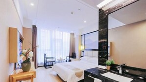 Desk, blackout curtains, free WiFi, bed sheets - Putian Hotel (Xiamen Mingfa Plaza) (Xiamen)