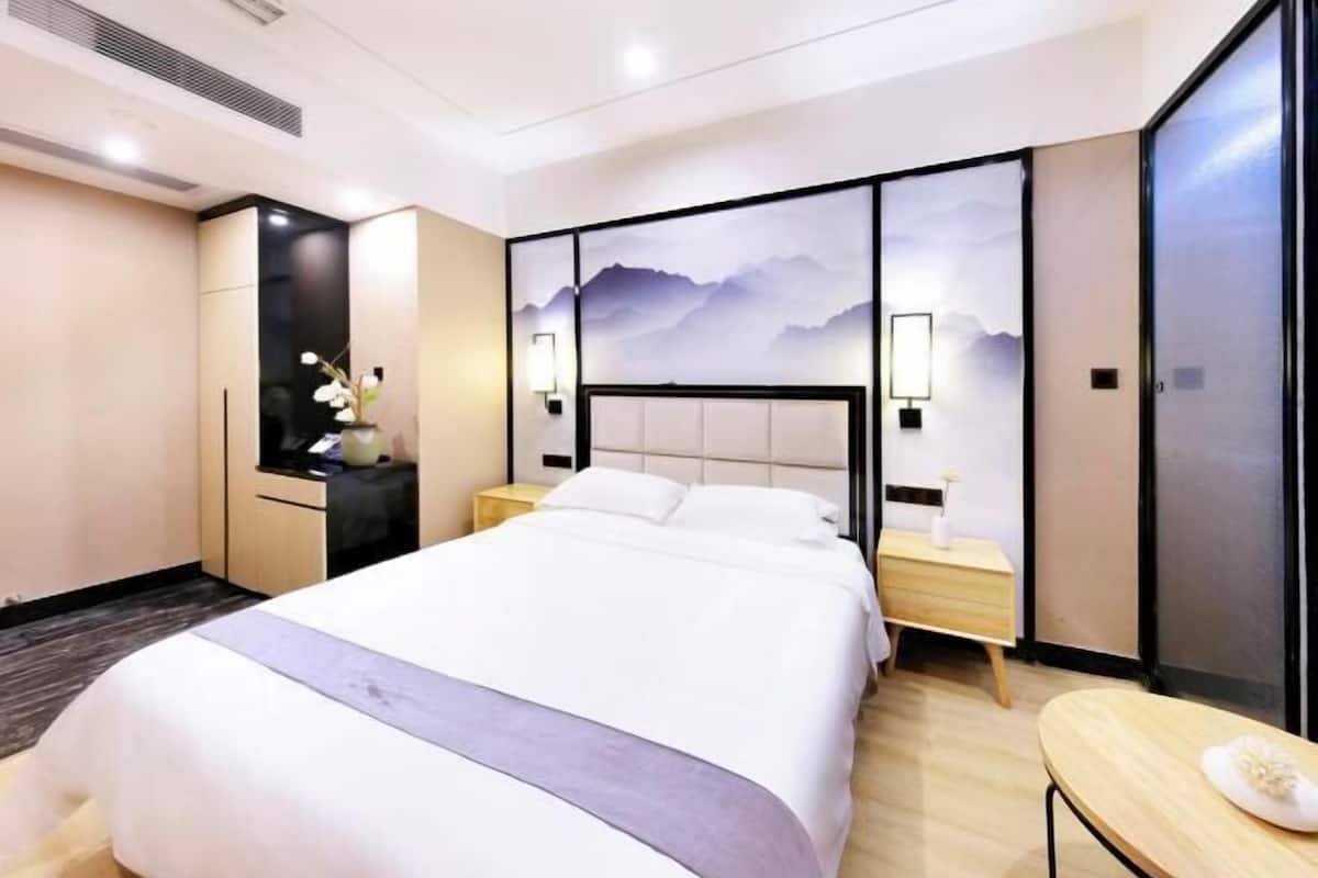 Desk, blackout curtains, free WiFi, bed sheets