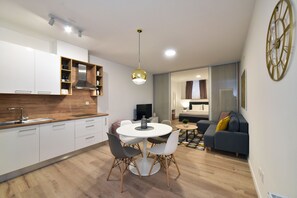 Apartment, 1 Bedroom | Ruang tamu | TV skrin rata 