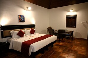 Double Room, 1 King Bed, Garden View