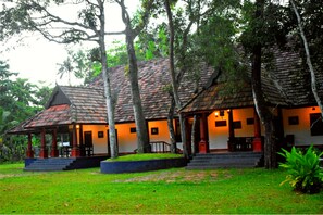 Kamar Double, 1 Tempat Tidur King, pemandangan kebun | 1 kamar tidur, seprai katun Mesir, dan seprai premium