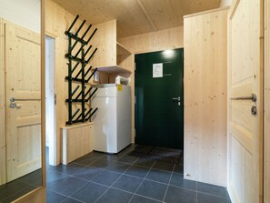 Chalet | Interior - Pleasant Chalet With Indoor hot tub (Sankt Georgen am Kreischberg)