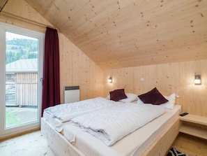 Chalet | 4 bedrooms, individually furnished, bed sheets - Luxurious Chalet in Sankt Lorenzen ob Murau With Jacuzzi (Sankt Georgen am Kreischberg)