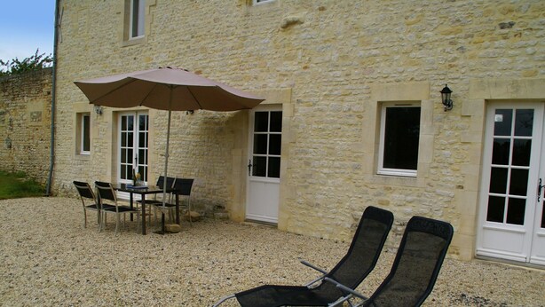 House | Balcony - Spacious Farmhouse in Maisons With Terrace (Maisons)