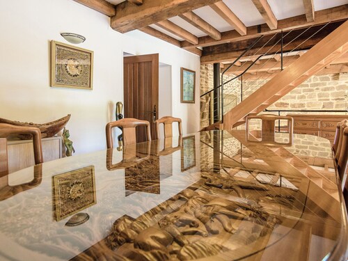 Villa With Pool & Views in Serilhac