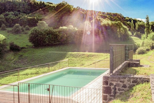 Villa With Pool & Views in Serilhac