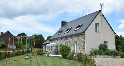 Home for 7 Guests in Plouvara