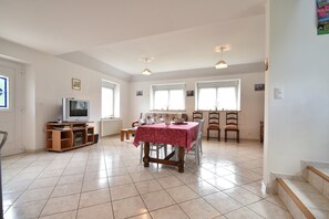 Living room - Home for 7 Guests in Plouvara (Plouvara)
