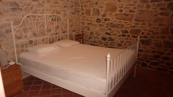 House | 3 bedrooms, individually furnished