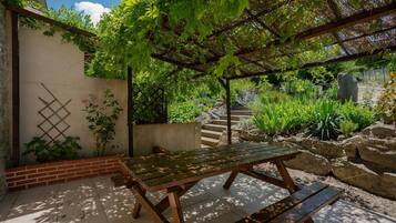 House | Outdoor dining