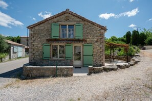Exterior - Tranquil Villa in Cevennes (Courry)
