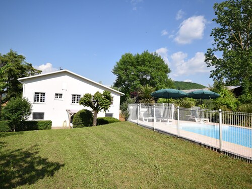 Beautiful Family Villa With Private Pool in Quiet Area of Villeneuve-sur Lot