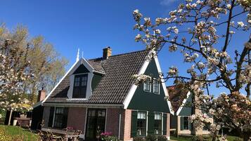 Villa | Exterior