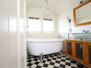 Villa | Bathroom | Bathtub