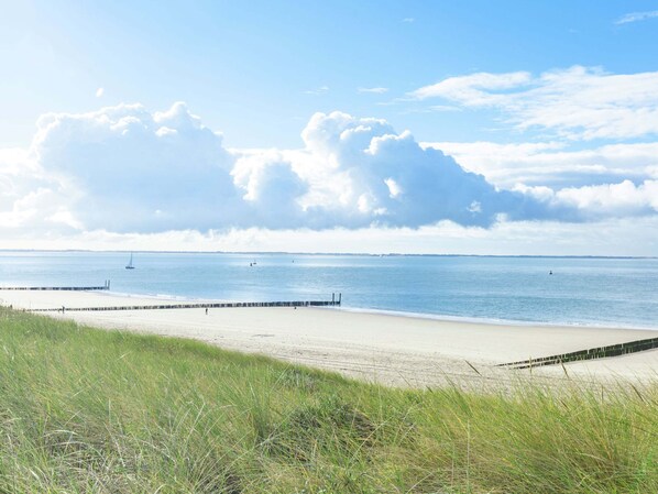 Exterior - Holiday Home in Dishoek Near Beach (Koudekerke)