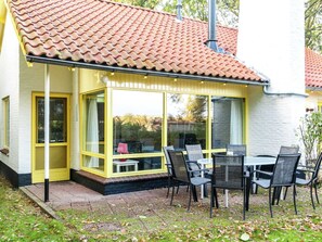 Garden - Holiday Home in Dishoek Near Beach (Koudekerke)