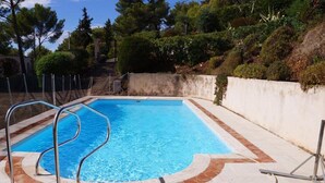 Outdoor pool - Modern Villa in La Croix-valmer With Private Pool (La Croix-Valmer)