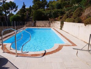 Outdoor pool - Modern Villa in La Croix-valmer With Private Pool (La Croix-Valmer)
