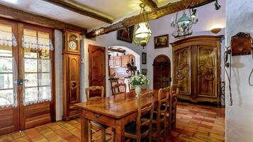 House | Dining