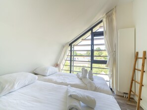 House | 3 bedrooms, individually furnished, bed sheets