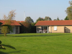 Balcony - Tidy Bungalow with Terrace near Small Beach (Heeg)