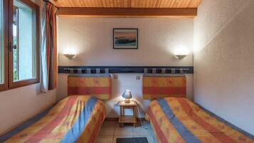 Chalet | 2 bedrooms, individually furnished, bed sheets