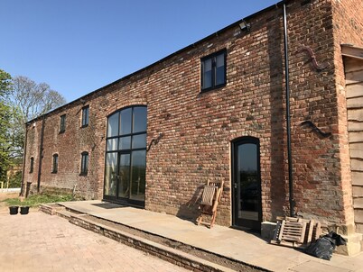 Luxury Stunning 5 Bed Barn Conversion Near Chester