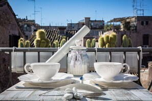 Outdoor dining - CAMPO DEI FIORI SUN WITH BALCONY (Roma)