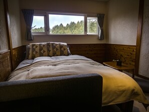 Soundproofing, free WiFi, bed sheets