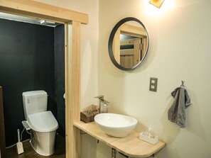 Free toiletries, slippers, towels - Japan Snowsports (Myoko)
