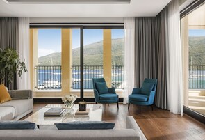 Room, 1 King Bed, Sea View (3 Bedrooms - Castelnuovo Sea View) | Living area | Smart TV