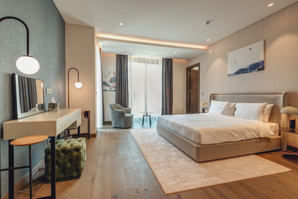 Chambre, 1 très grand lit, vue sur la mer (3 Bds - Sky Villa with pool Sea View) | Literie hypoallergénique, couette en duvet
