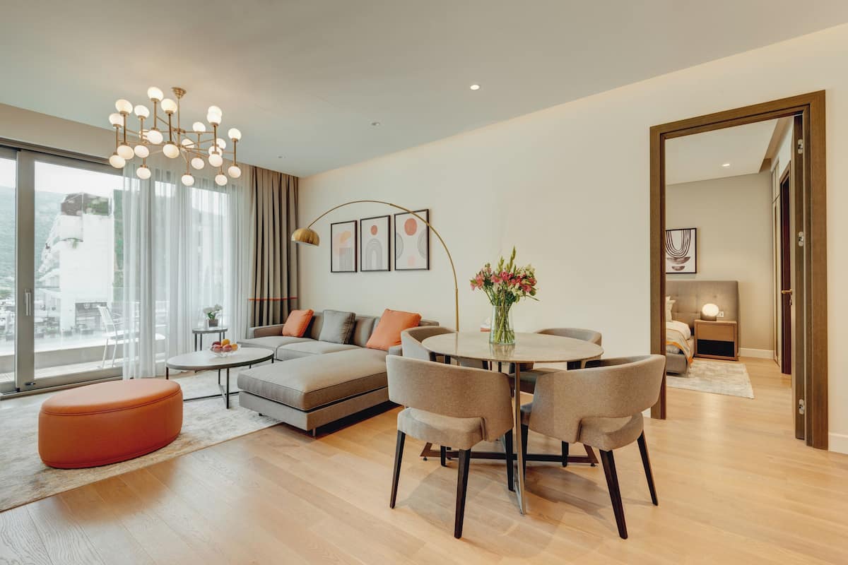 1 Bedroom - Mimosa Suite | บริเวณนั่งเล่น | สมาร์ททีวี