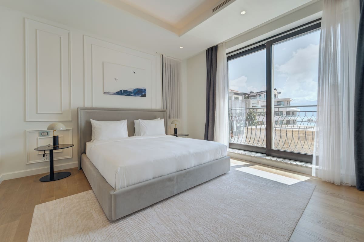 Room, 1 King Bed, Accessible (3 Bds- Castelnuovo Village Suite) | 4 bedrooms, hypo-allergenic bedding, down duvets, in-room safe