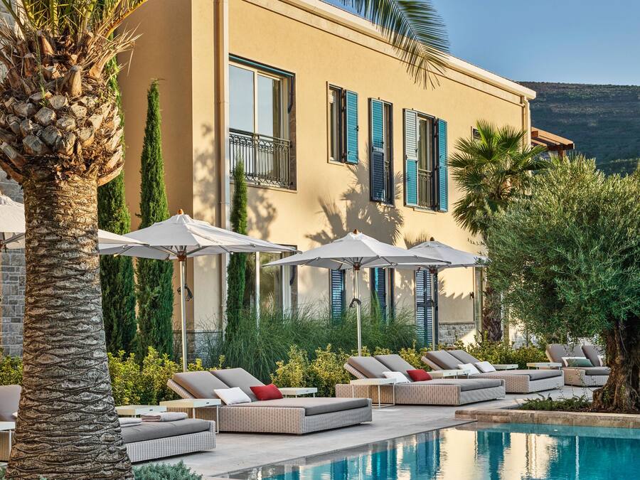 Seasonal outdoor pool, pool umbrellas, sun loungers