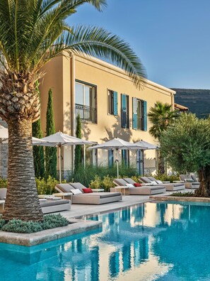 Seasonal outdoor pool, pool umbrellas, sun loungers