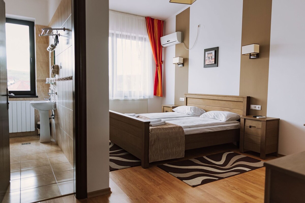 Minibar, in-room safe, blackout curtains