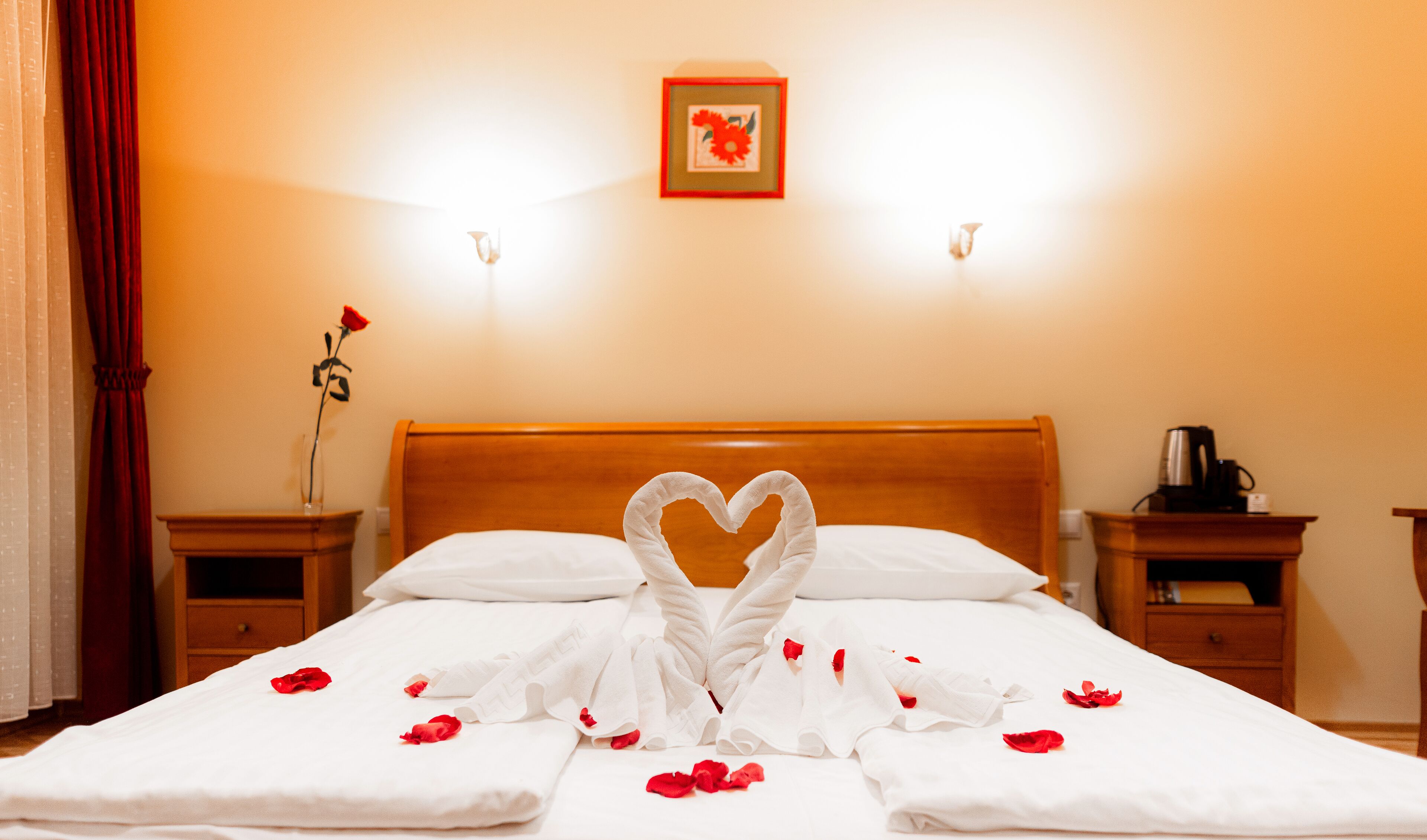 Minibar, coffres-forts dans les chambres, rideaux occultants