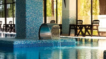 Couples treatment rooms, sauna, hot tub, steam room, hot springs