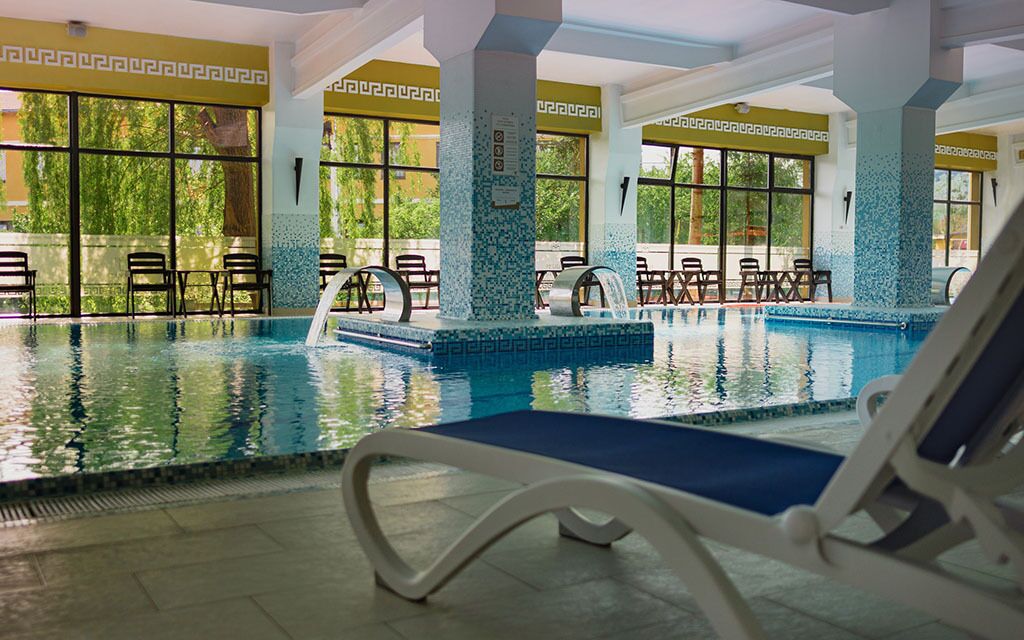 Couples treatment rooms, sauna, hot tub, steam room, hot springs