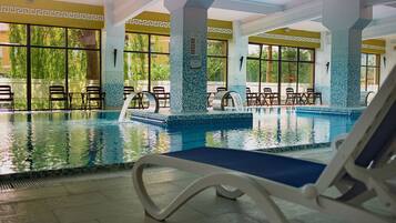 Couples treatment room(s), sauna, hot tub, steam room