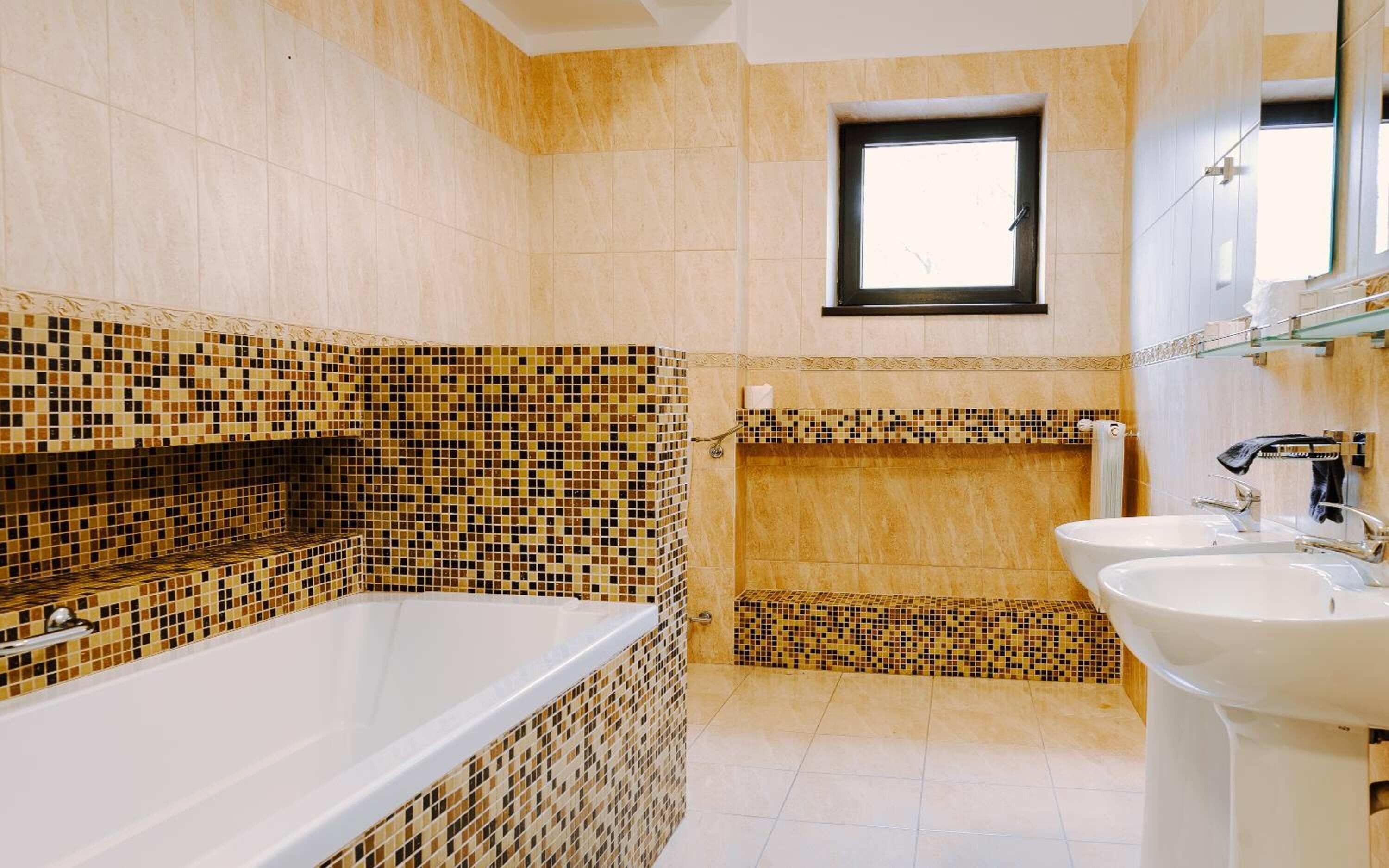 Haartrockner, Hausschuhe, Handtücher