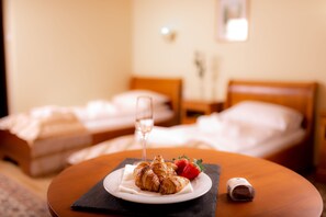 Minibar, coffres-forts dans les chambres, rideaux occultants