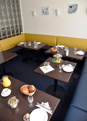 Déjeuner (6 EUR par personne)