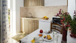 Appartement, vue sur la mer | Cuisinette privée