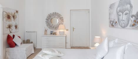 3 bedrooms, desk, iron/ironing board, travel cot