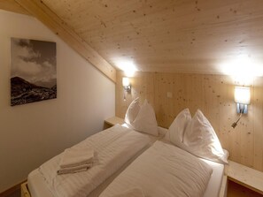 Chalet | 5 bedrooms, individually furnished, bed sheets