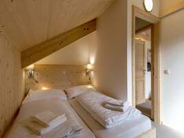 Chalet | 5 bedrooms, individually furnished, bed sheets