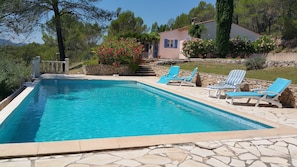 Kolam renang tertutup, kolam renang terbuka 